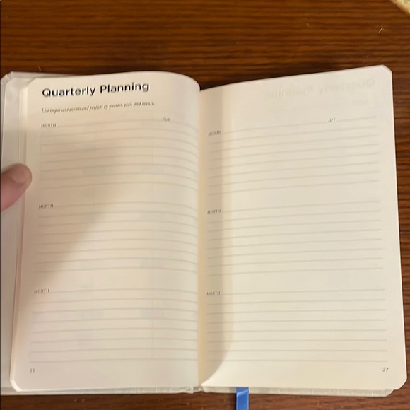 New Quarterly Planner - Michael Hyatt - Textured Cream Cover and Blue Bookmark - Picture 6 of 16